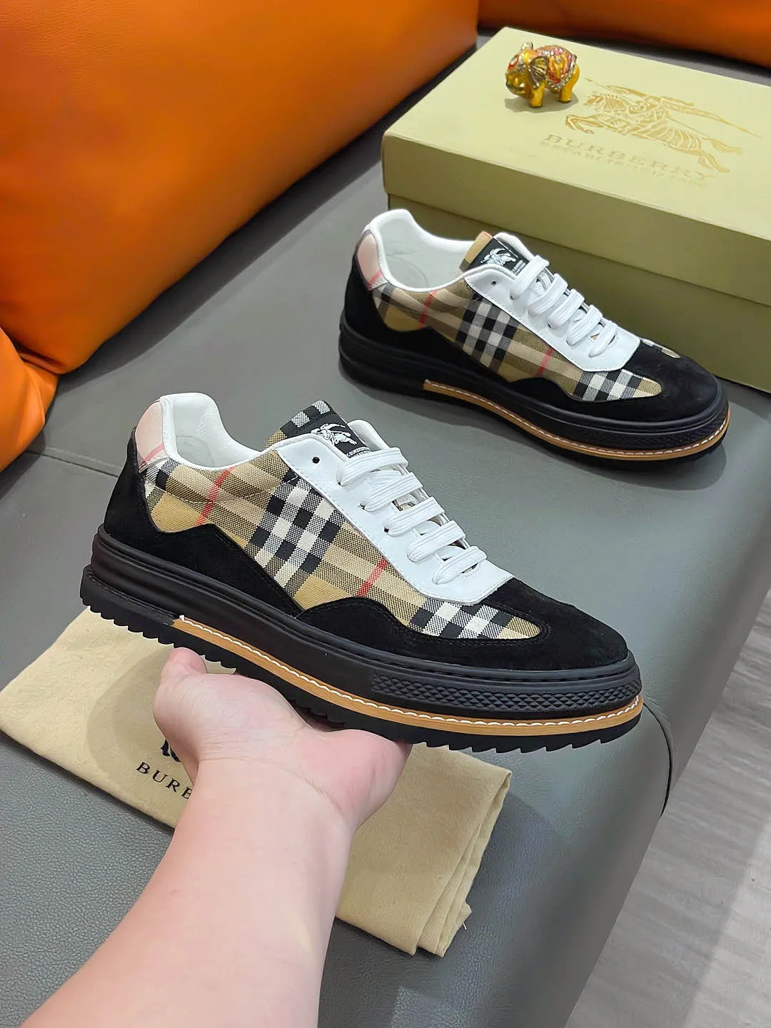 Men's shoes BURBERRY "Burberry" P400 Regular size: 38-44 (casual shoes) Product materials: Selected cowhide upper, soft sheepskin lining; original outsole.
